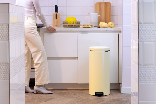 233845 Krásný Žlutý pedálový koš 30 l  od Brabantia vysoká kvalita do kuchyně haly i obývacího pokoje záruka 10 let Brabatnia (3)